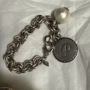 Vintage John Wind Signed Charm‎ Bracelet Big Faux Pearl & Letter P  Charms